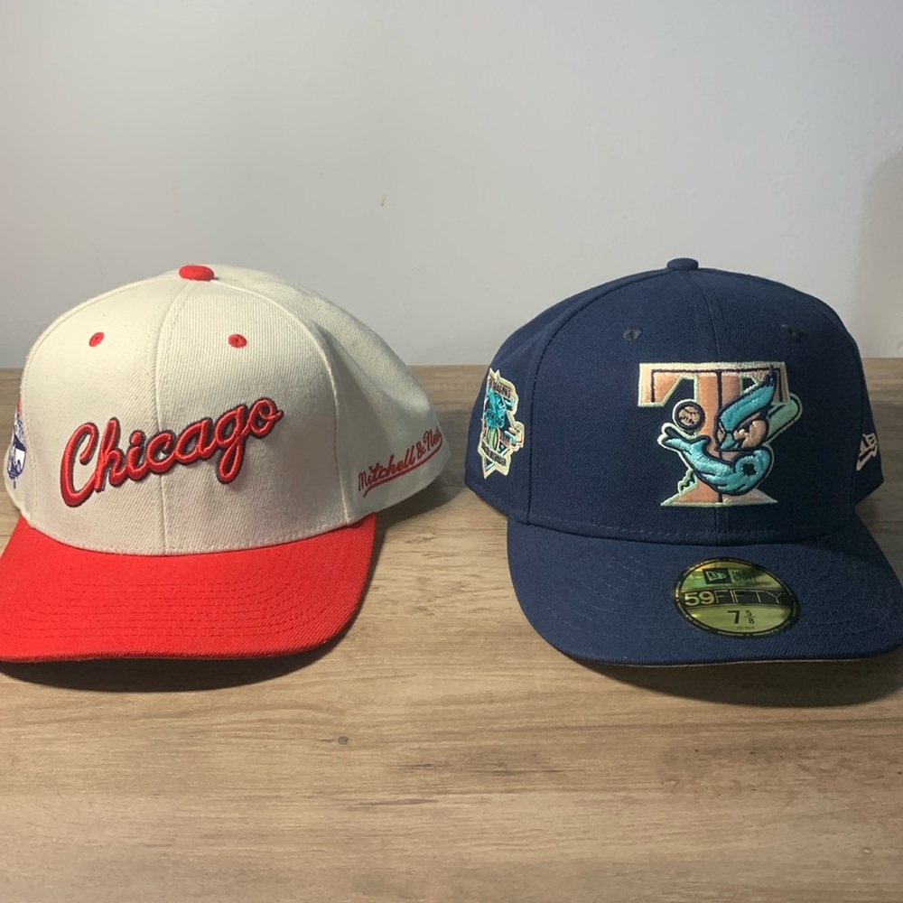 Toronto Blue Jays Fitted Hat 7 5/8  Chicago Bulls Fitted hat 7 1/2